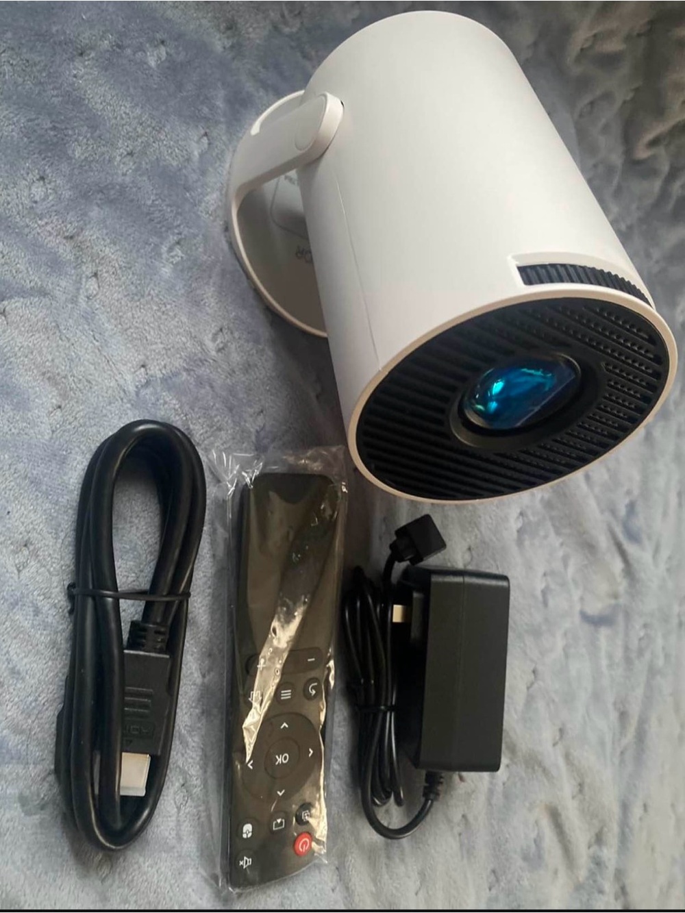 Compact Video Projector - Black - Picture 2 of 2